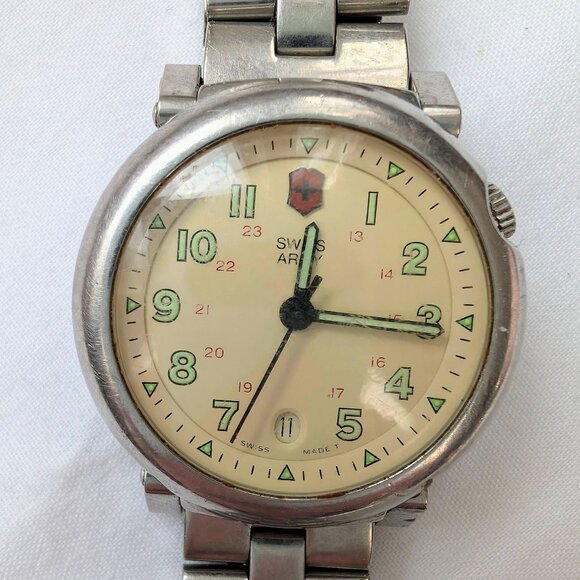Vintage (1970's) Swiss Army Delta Watch Women's 37mm Date New Battery - Picture 4 of 10